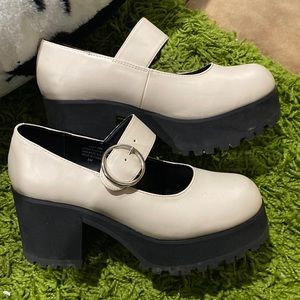 Super cute mod Mary Janes